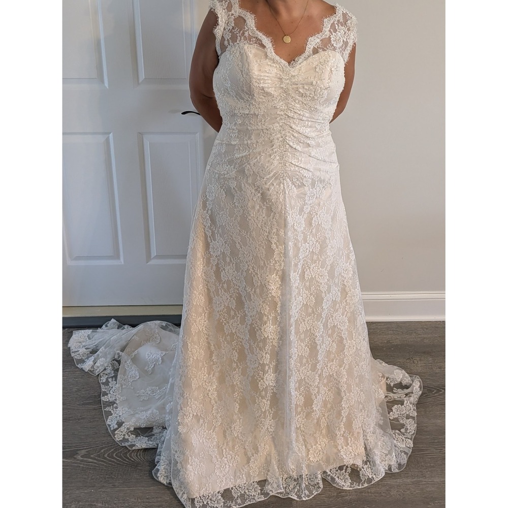 Casablanca Bridal Wedding Dress 1816 Size 14 Lace Sample Gown Unaltered No Tags